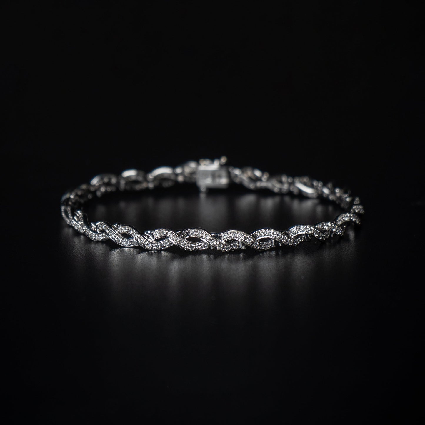 18k White Gold Natural Diamond Twisted Bangle Bracelet